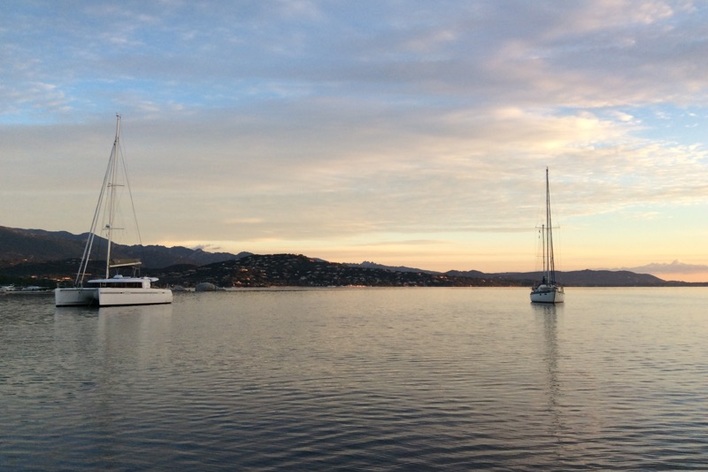 Repas Sur Un Voilier Dans Le Golfe De Porto Vecchio Porto